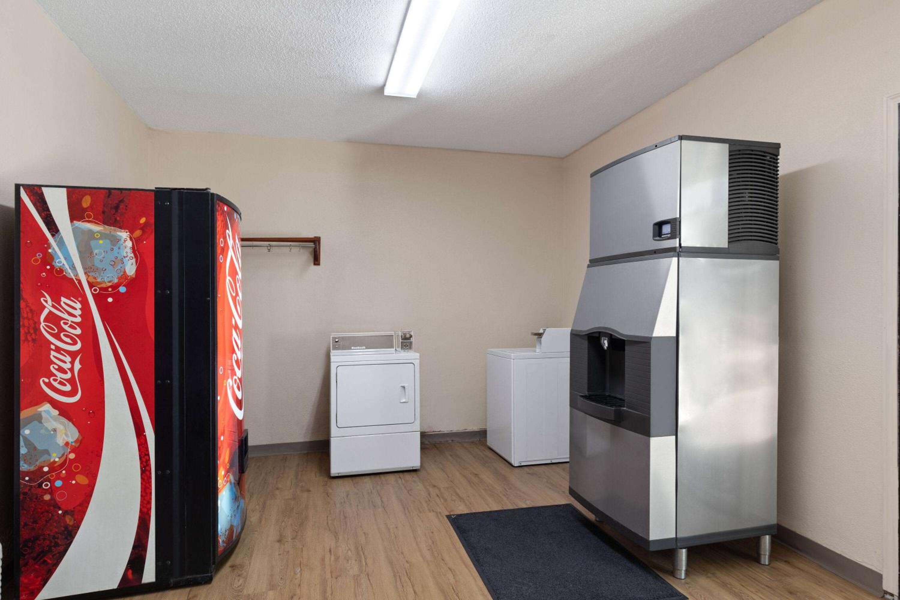 Super 8 by Wyndham Fort Mitchell Cincinnati Area - Property Image 6