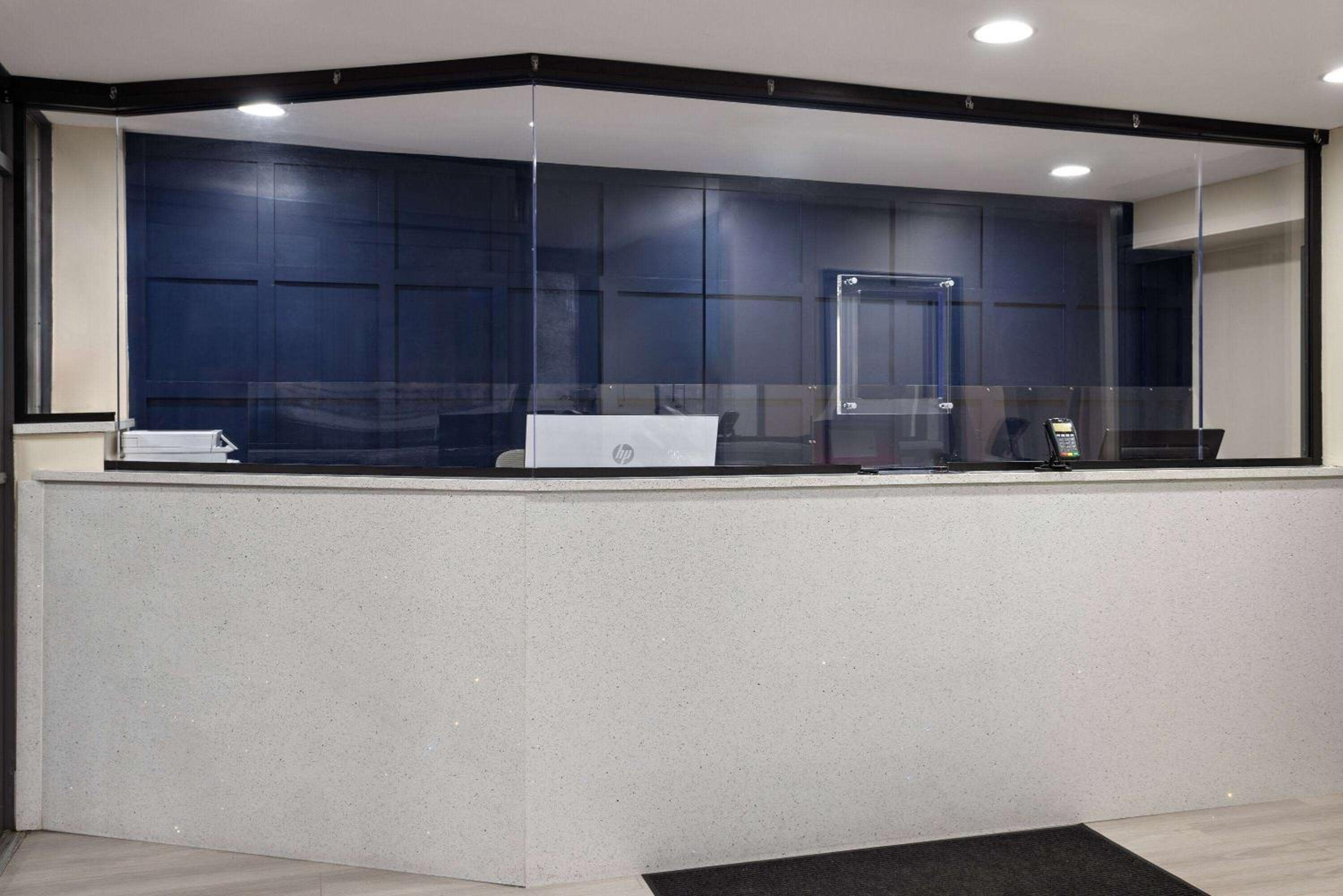 Travelodge by Wyndham Manhasset