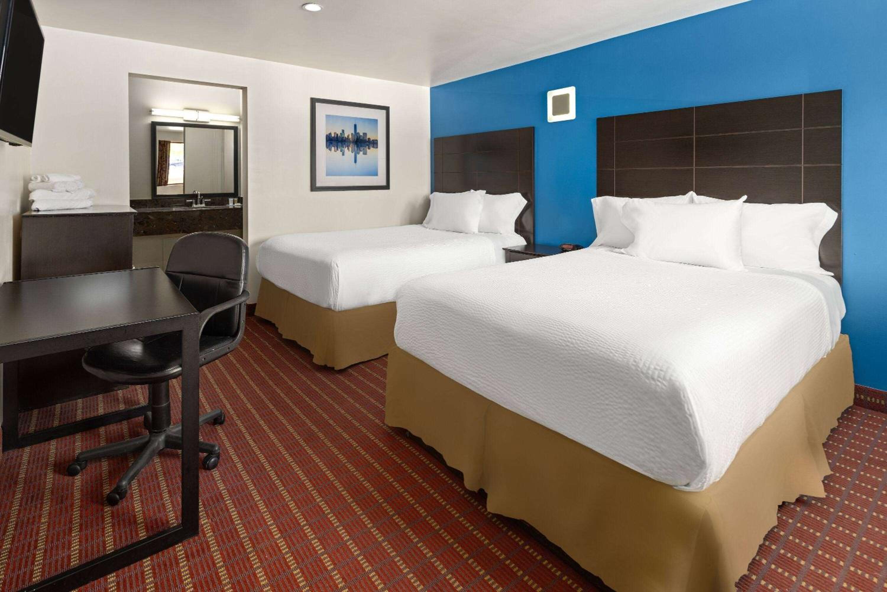 Travelodge by Wyndham Manhasset