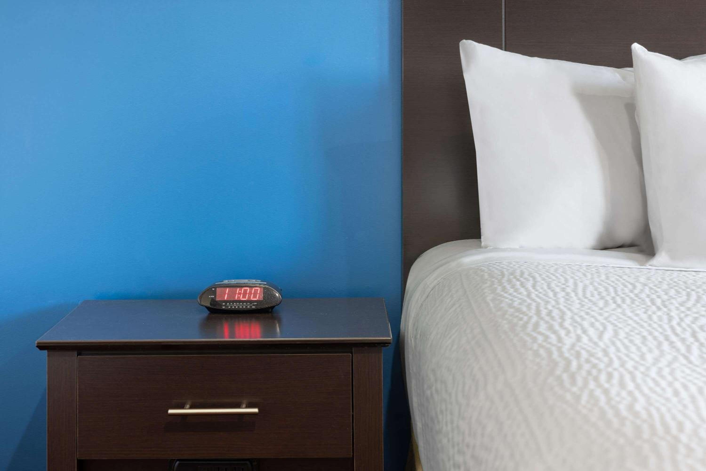 Travelodge by Wyndham Manhasset