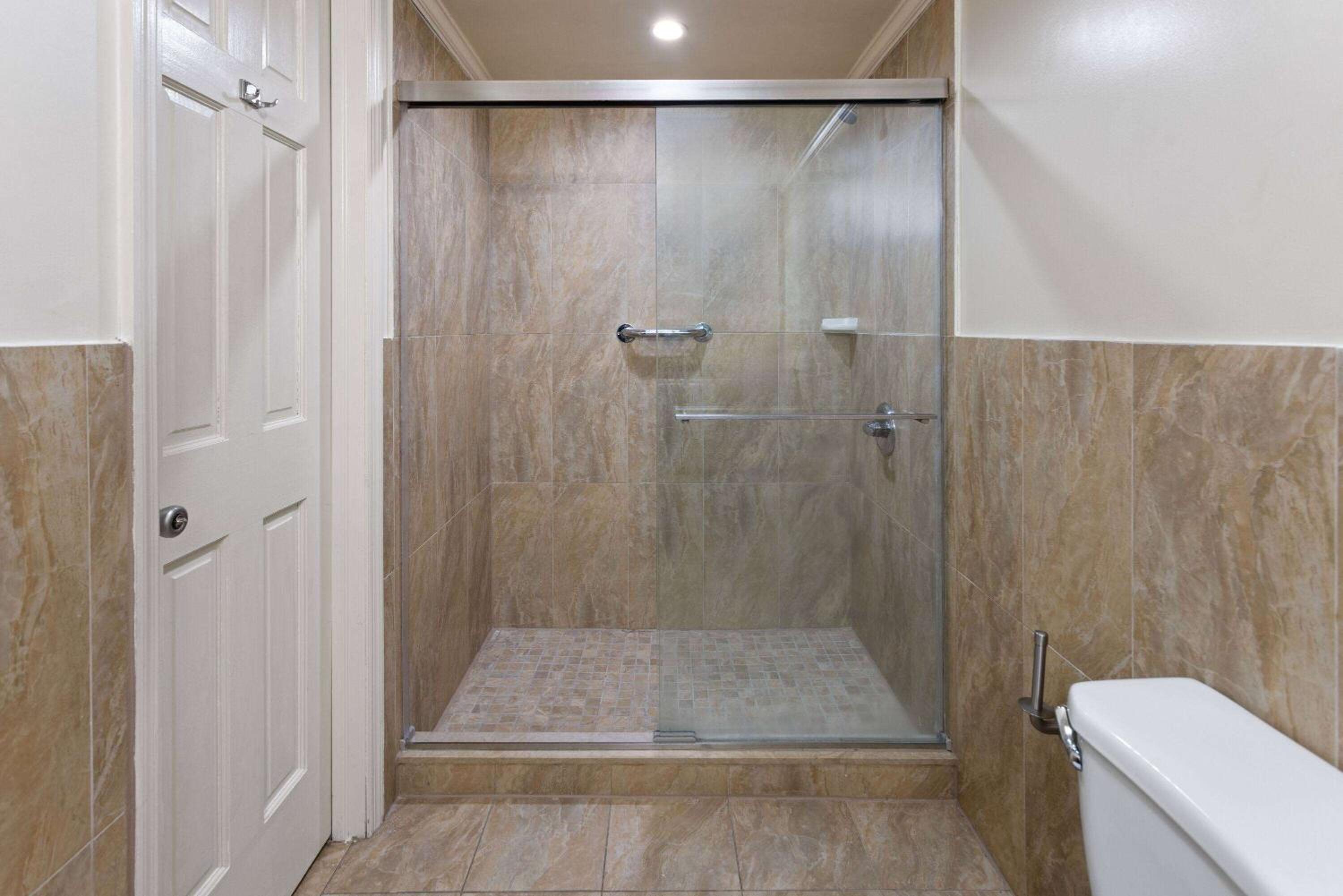 Travelodge by Wyndham Manhasset