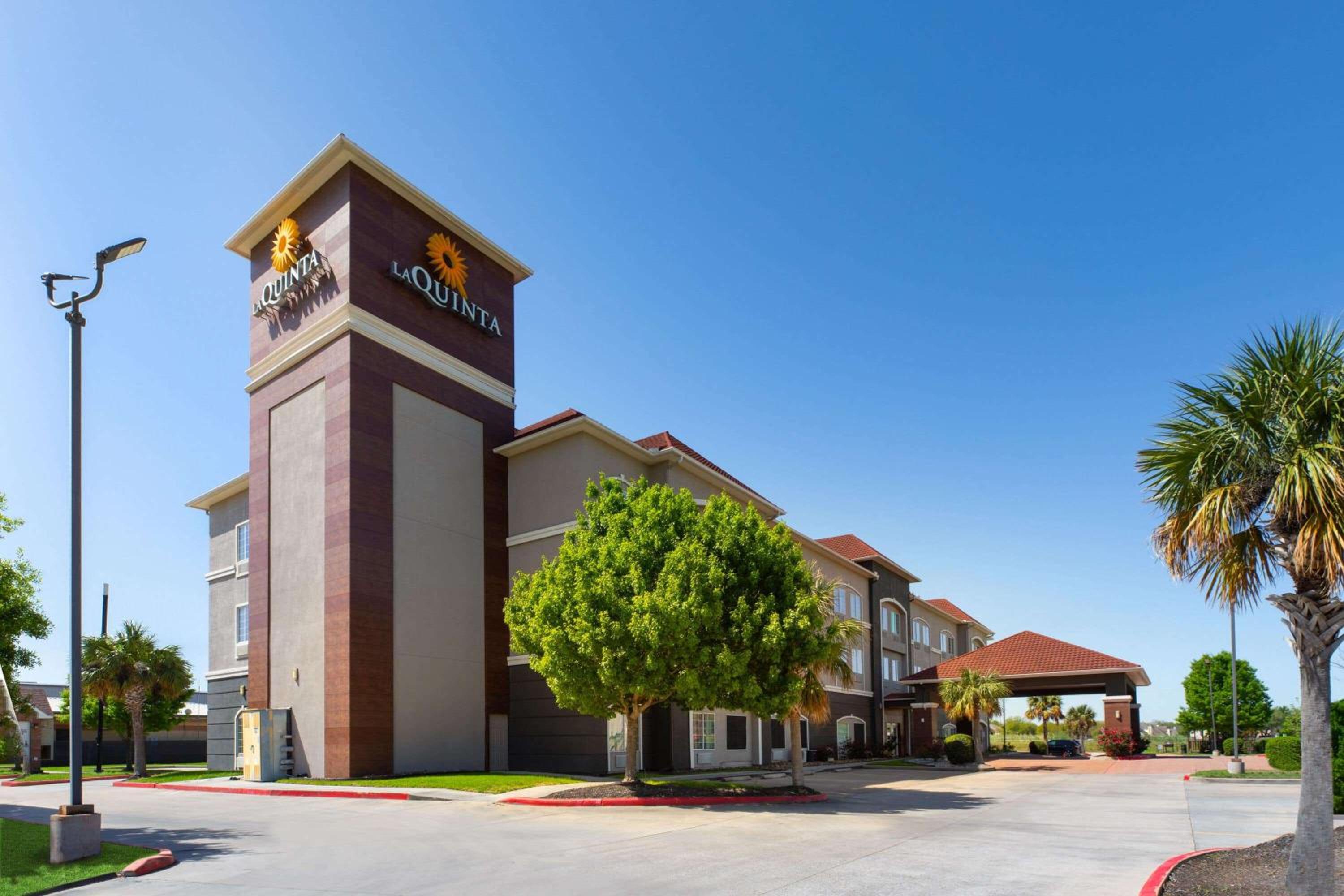 La Quinta by Wyndham Deer Park view 2
