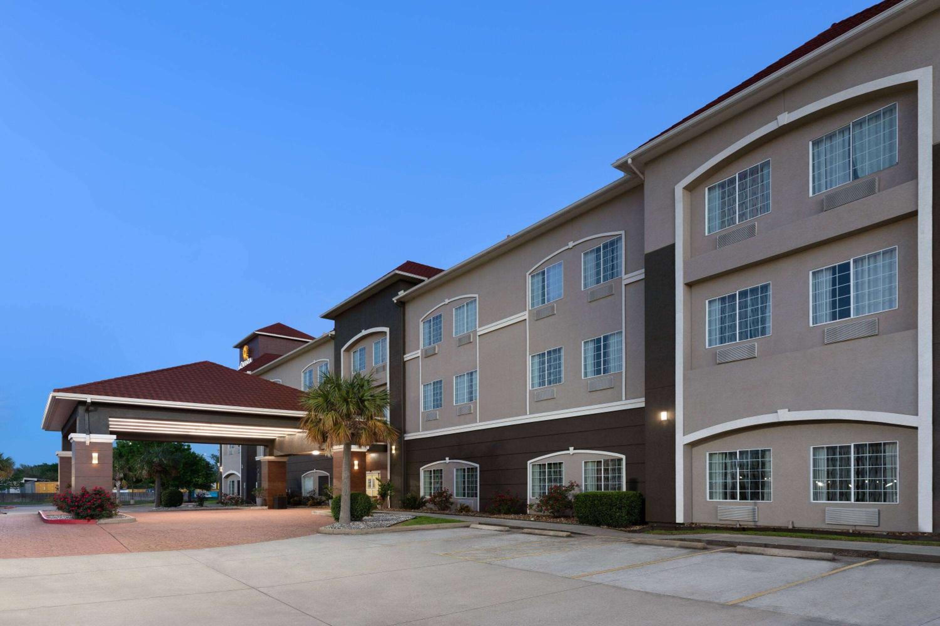 La Quinta by Wyndham Deer Park view 3