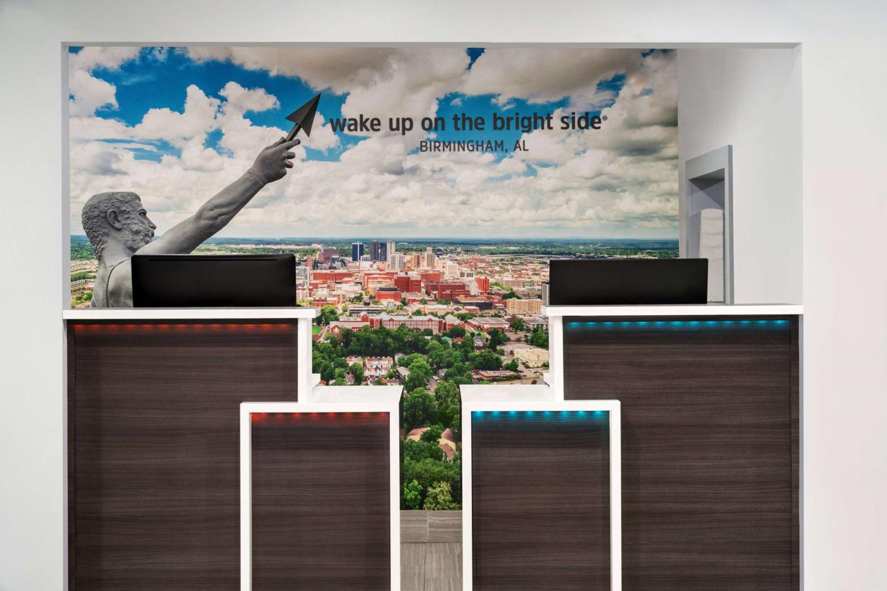 Birmingham Vacations - La Quinta Inn Birmingham - Inverness - Property Image 4