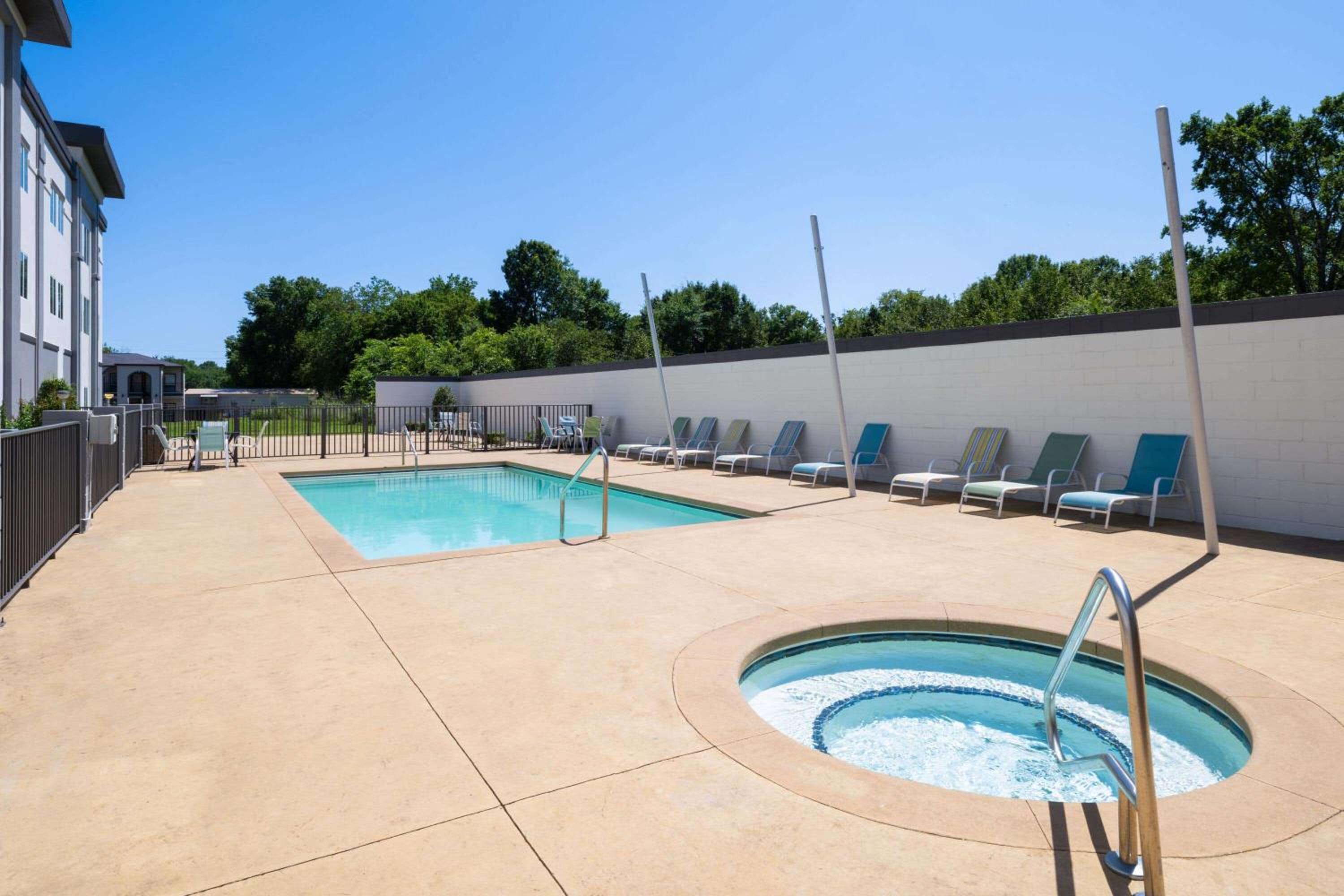 Muskogee Vacations - La Quinta by Wyndham Muskogee - Property Image 5