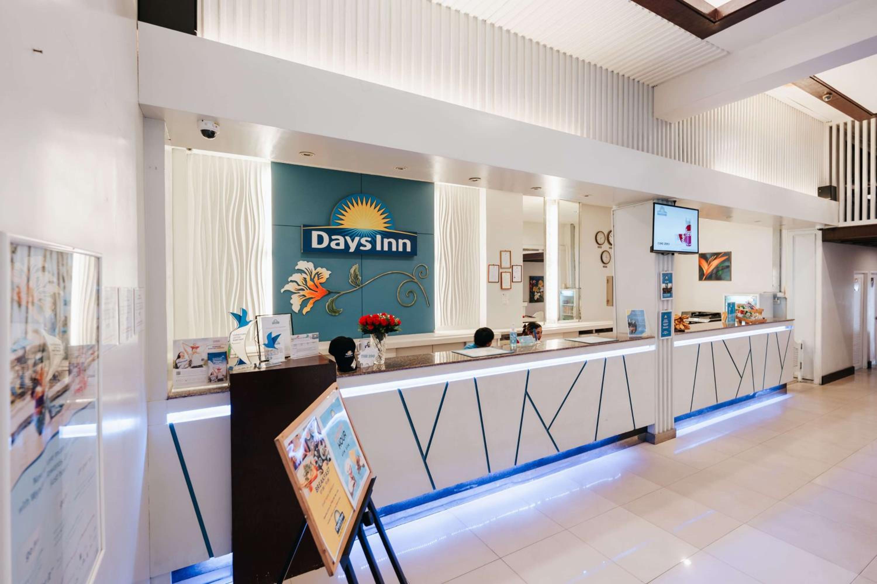 Hotel Days Inn by Wyndham Patong Beach - Image 1