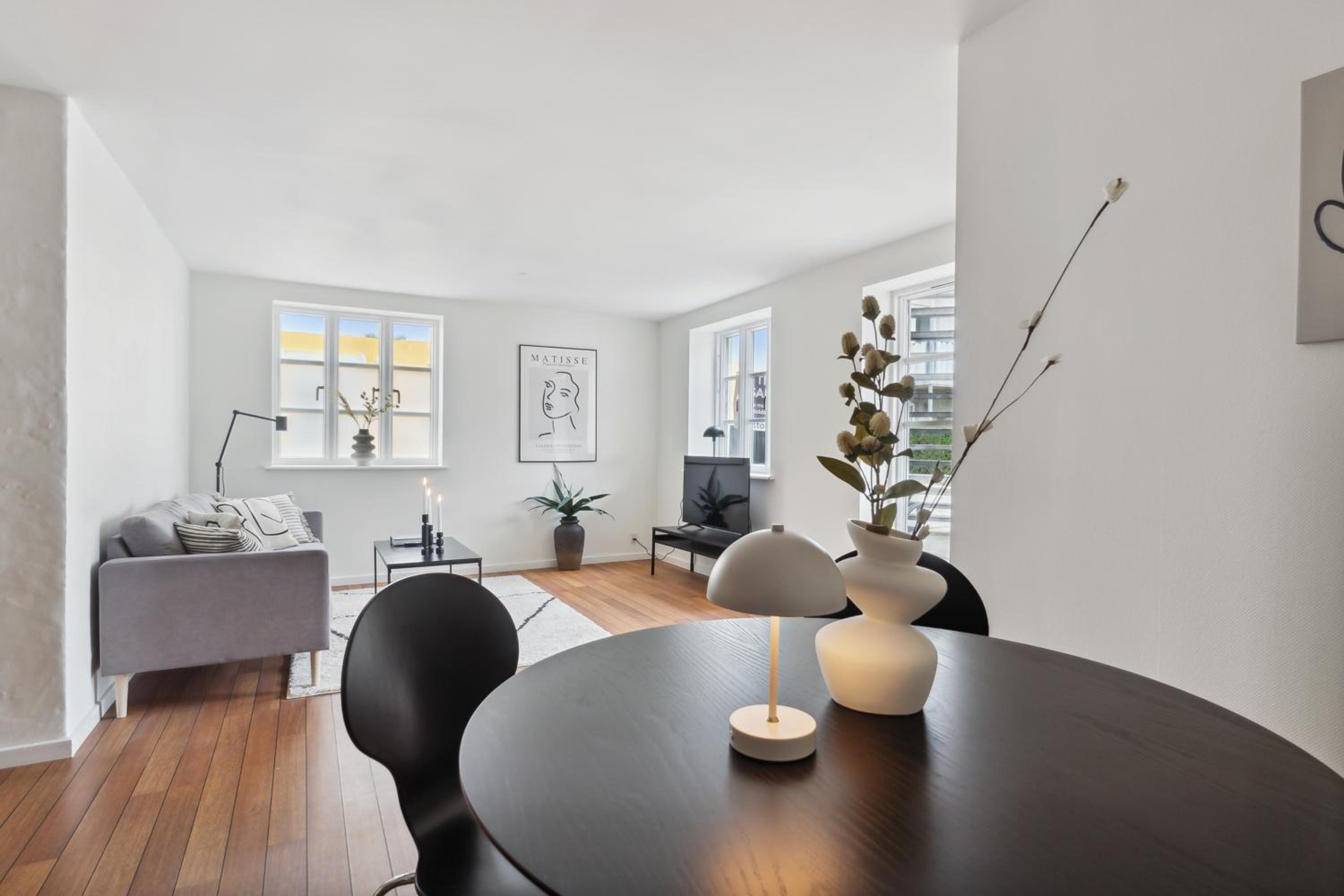 Hyggelig 2BR lejlighed m privat parkering