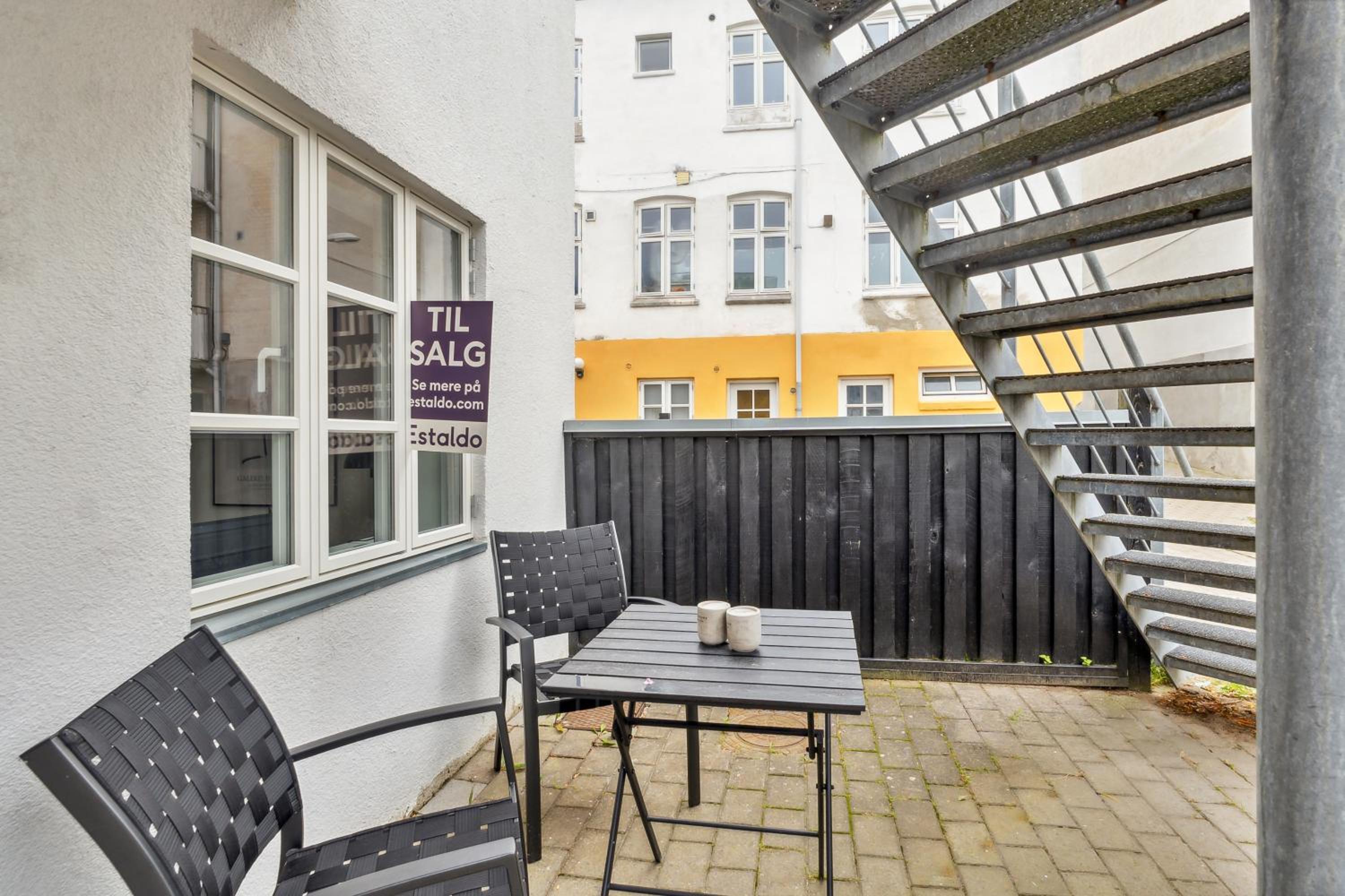 Hyggelig 2BR lejlighed m privat parkering