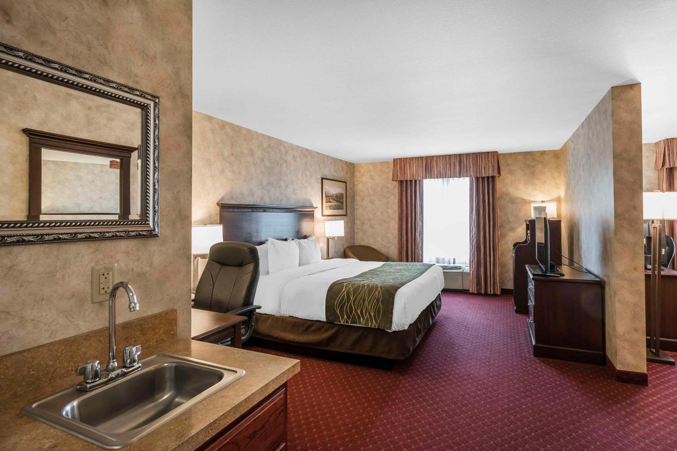 Walla Walla Vacations - Comfort Inn  Suites - Property Image 1