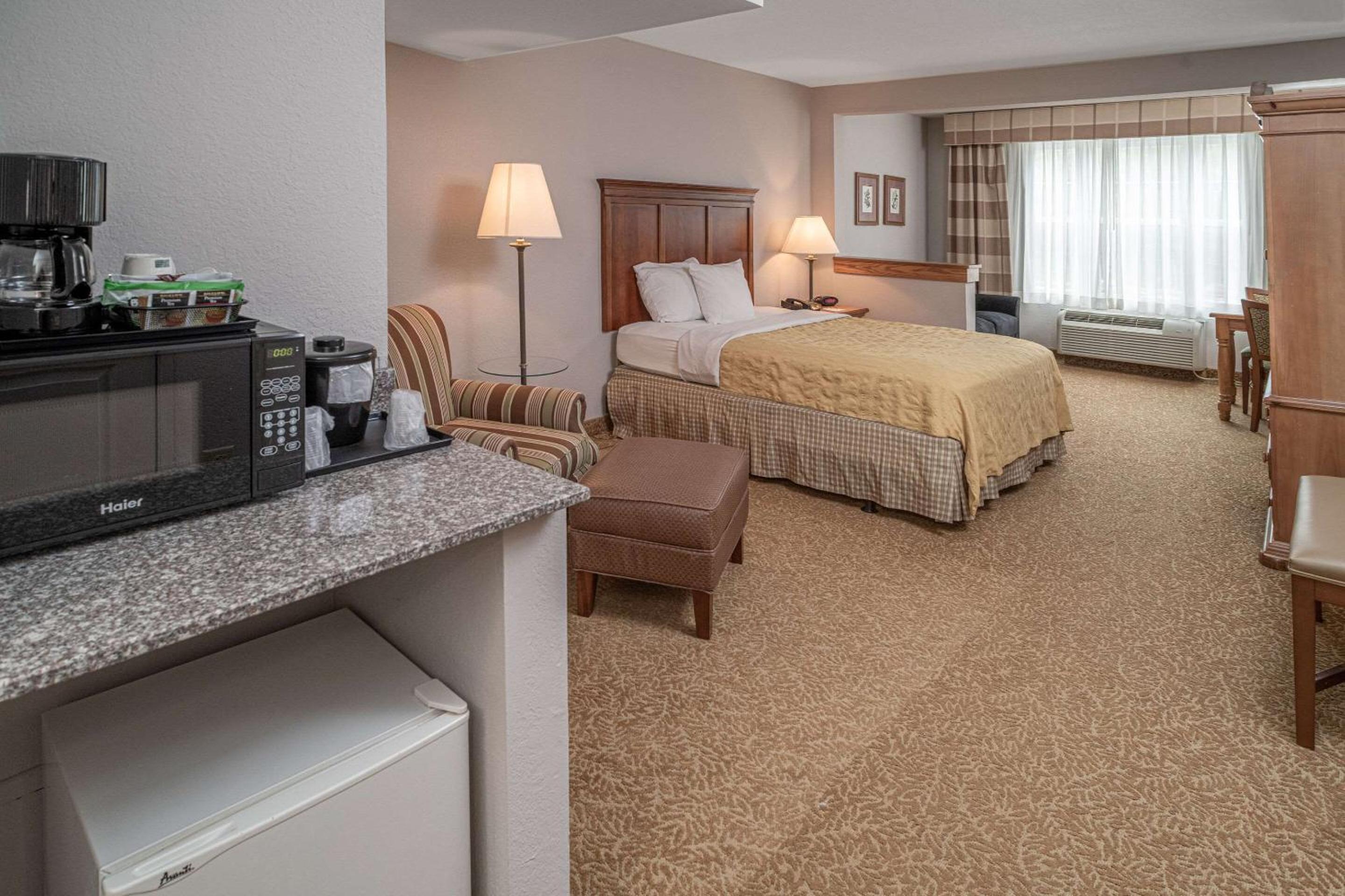 Beckley Vacations - Country Inn  Suites by Radisson, Beckley, WV - Property Image 4
