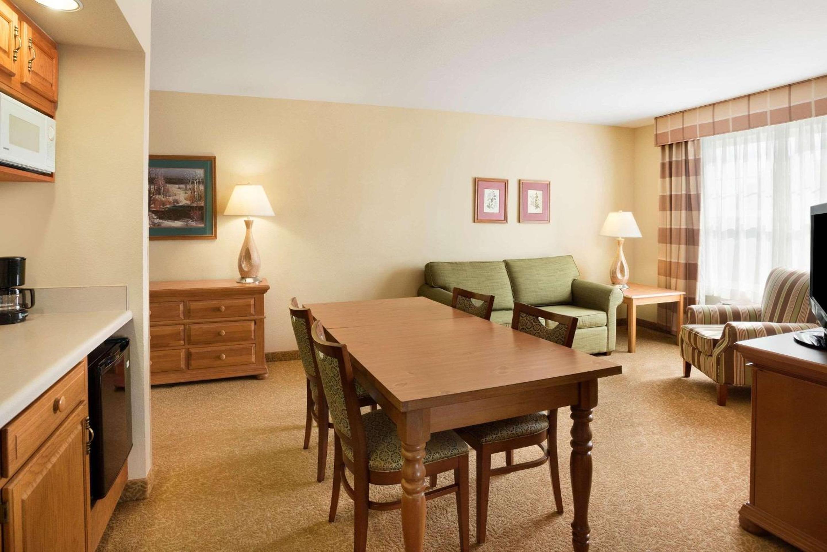 Beckley Vacations - Country Inn  Suites by Radisson, Beckley, WV - Property Image 41