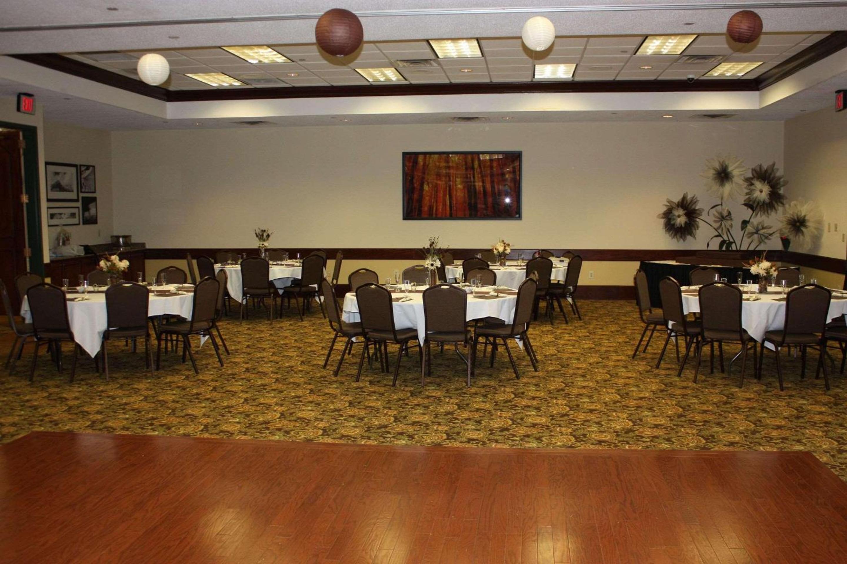 Beckley Vacations - Country Inn  Suites by Radisson, Beckley, WV - Property Image 32