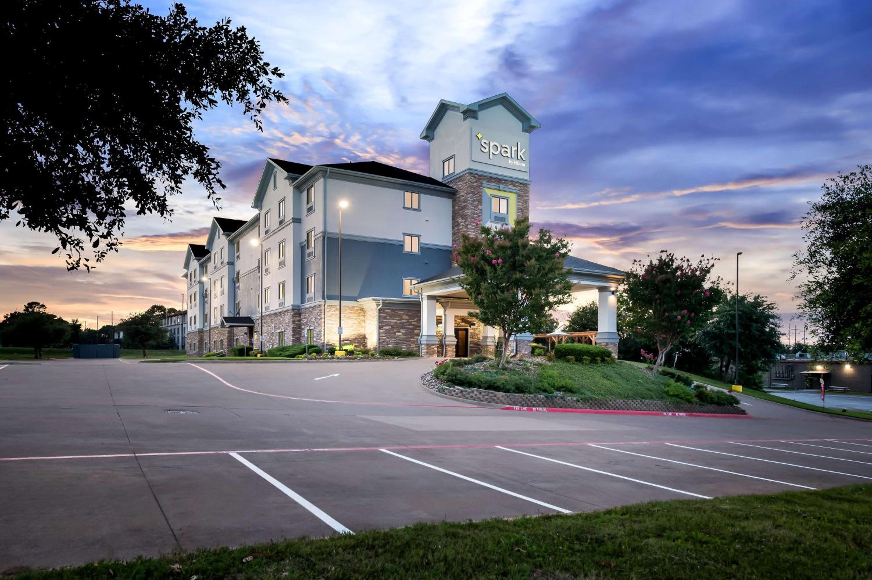 Longview Vacations - Spark By Hilton Longview - Property Image 6