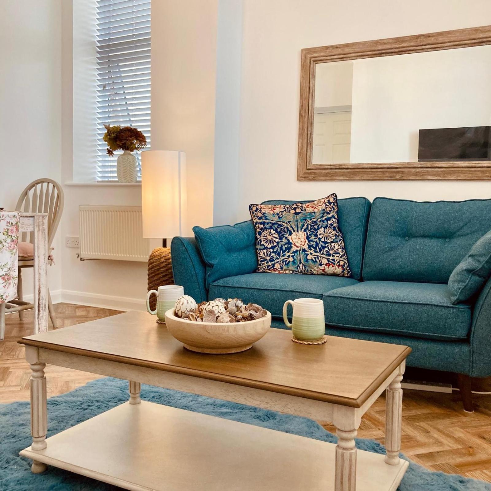Spacious Apartment In Portsmouth With Parking view 2