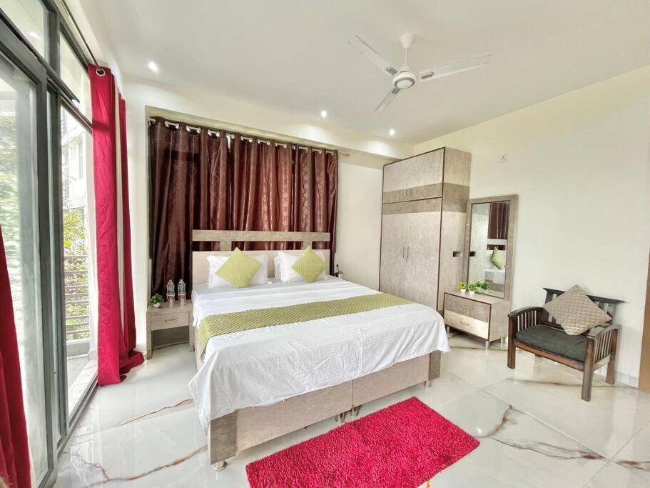 host jatin kasauli crest 7o1827o7o3 view 3