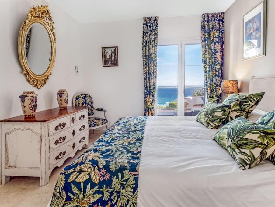 Andalus Villa with French charm next to Sotogrande