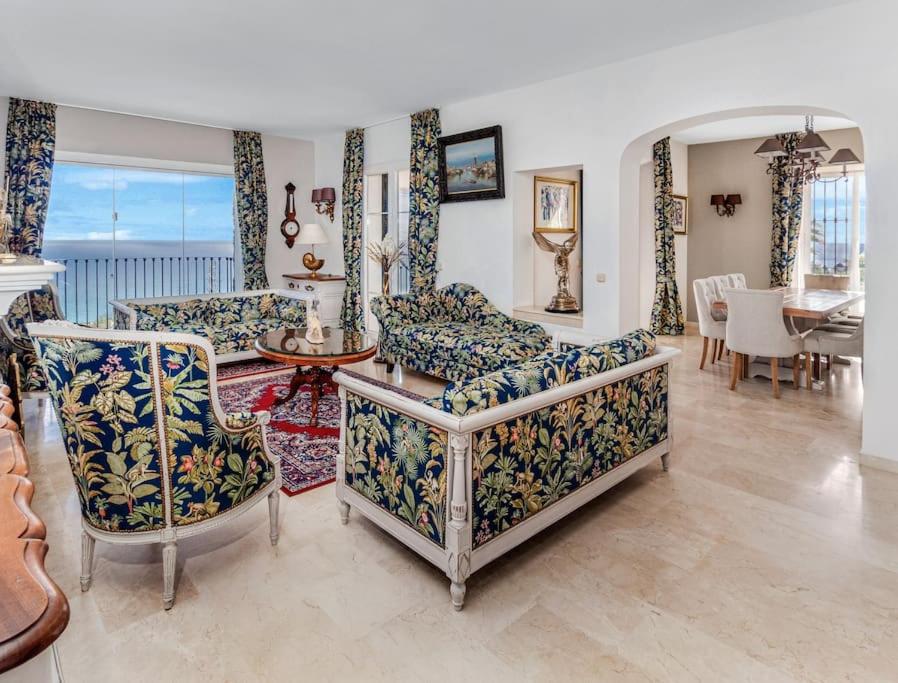 Andalus Villa with French charm next to Sotogrande