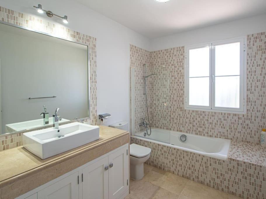 Andalus Villa with French charm next to Sotogrande
