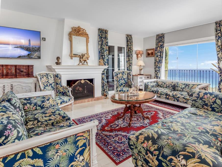 Andalus Villa with French charm next to Sotogrande