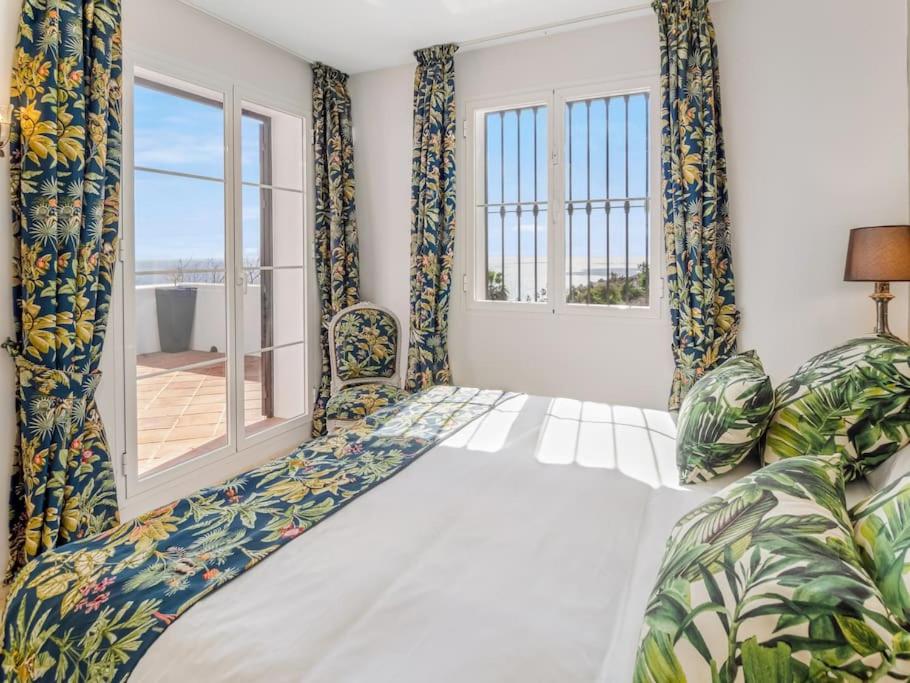 Andalus Villa with French charm next to Sotogrande