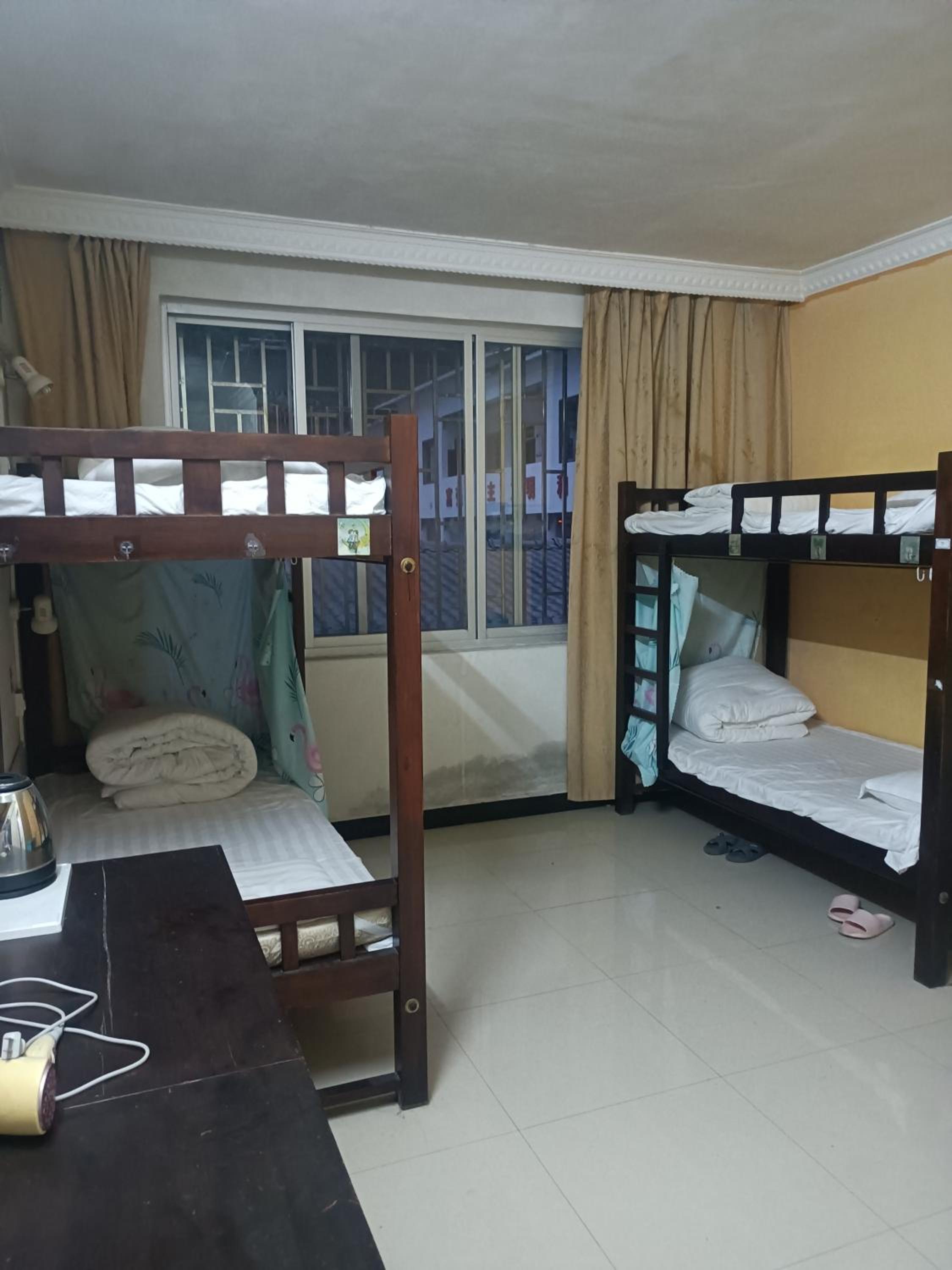 Yangshuo How Flowers Hostel & Party Coliving Coworking Nomads