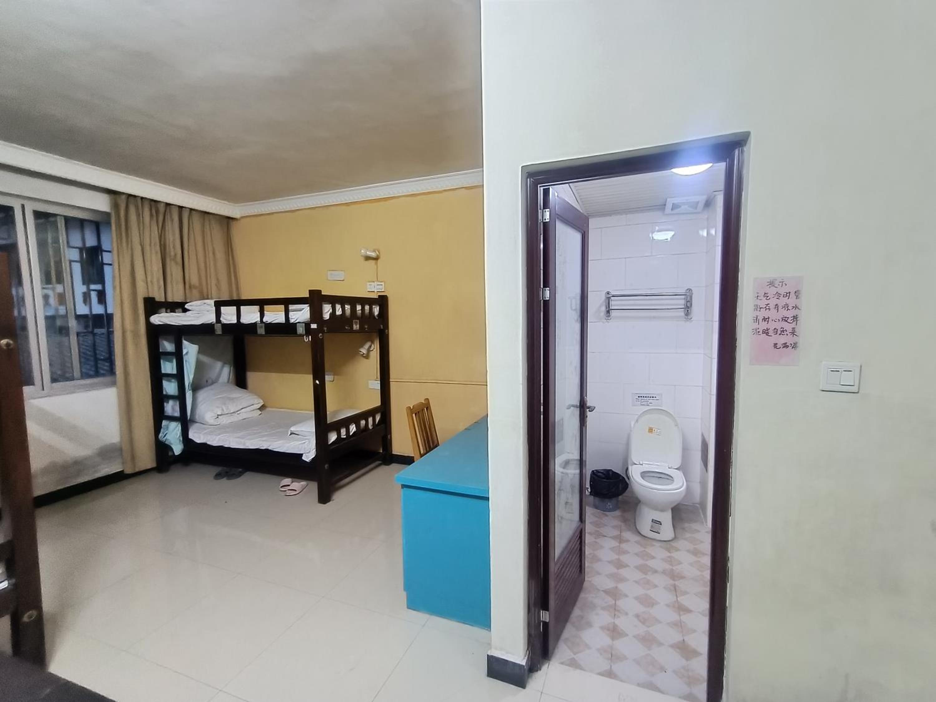 Yangshuo How Flowers Hostel & Party Coliving Coworking Nomads