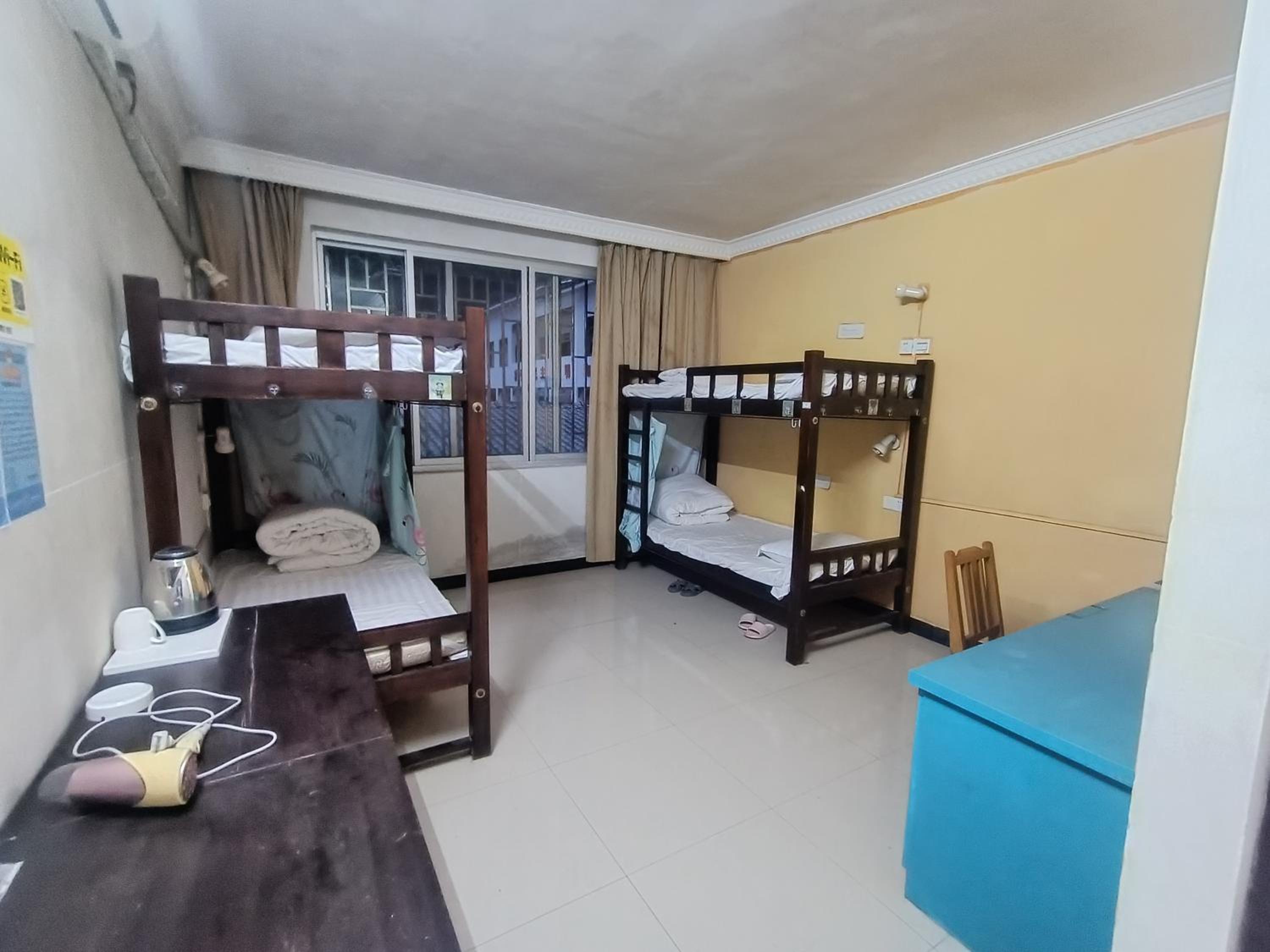 Yangshuo How Flowers Hostel & Party Coliving Coworking Nomads