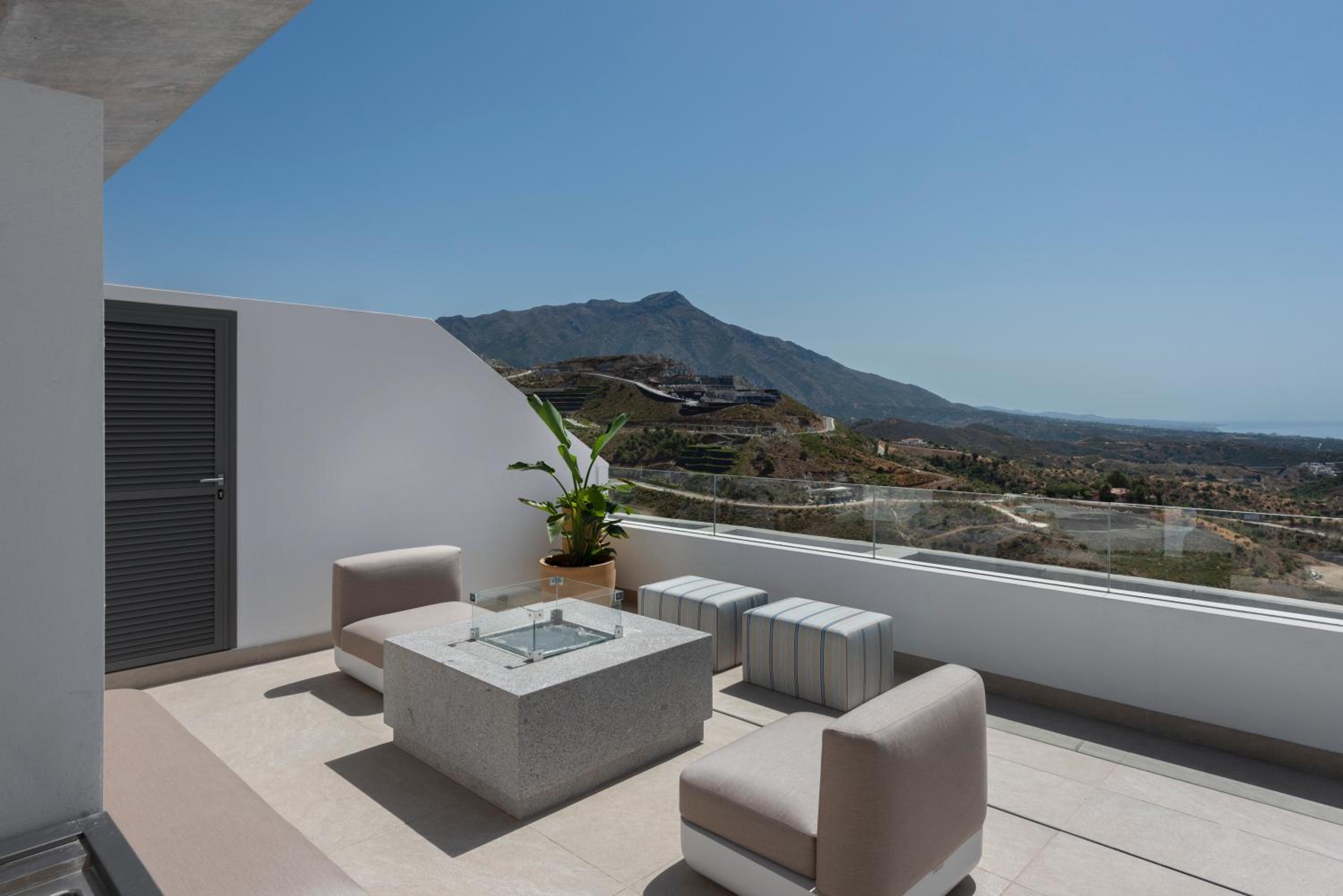 Marbella Quercus Penthouse - Rooftop Jacuzzi