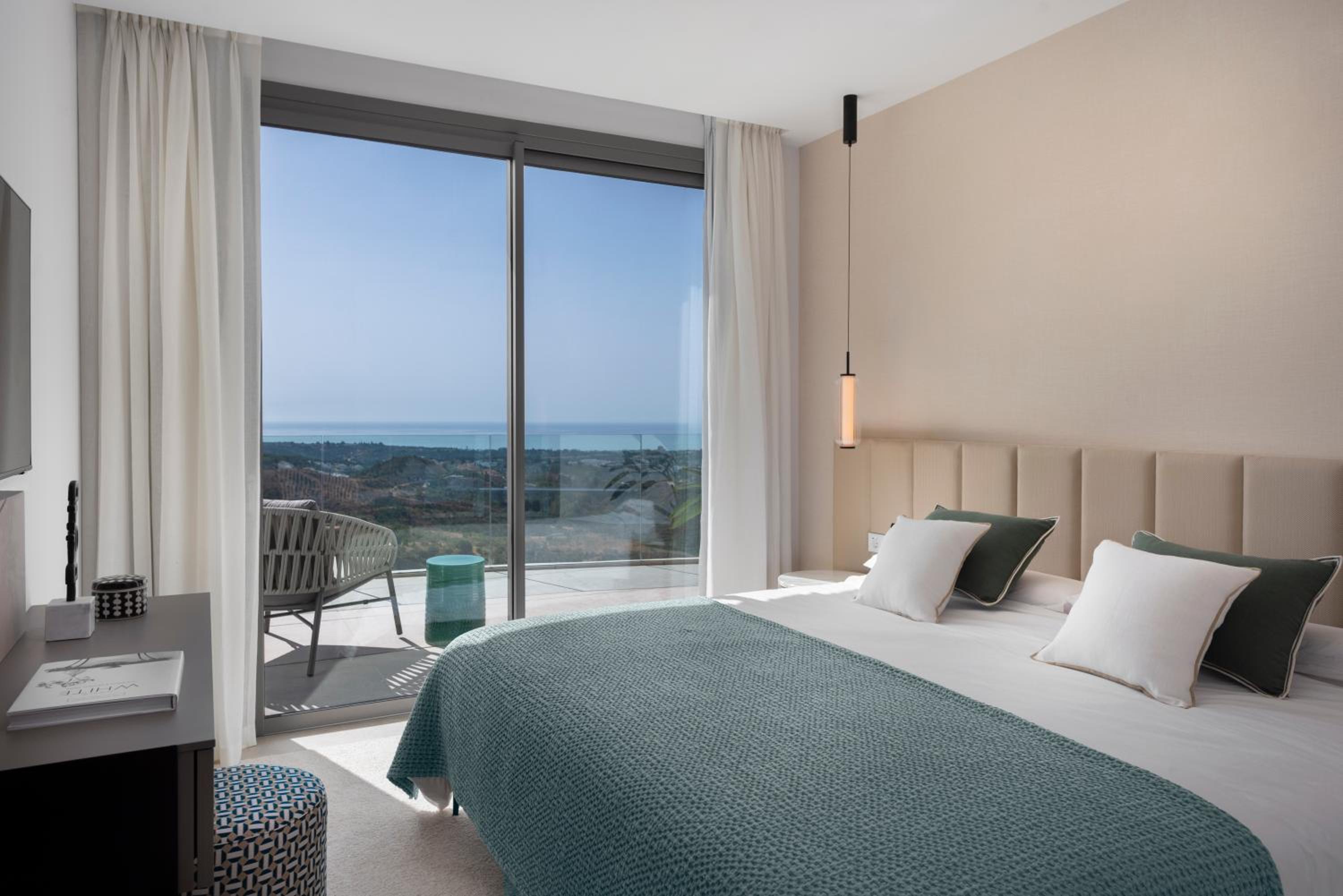 Marbella Quercus Penthouse - Rooftop Jacuzzi