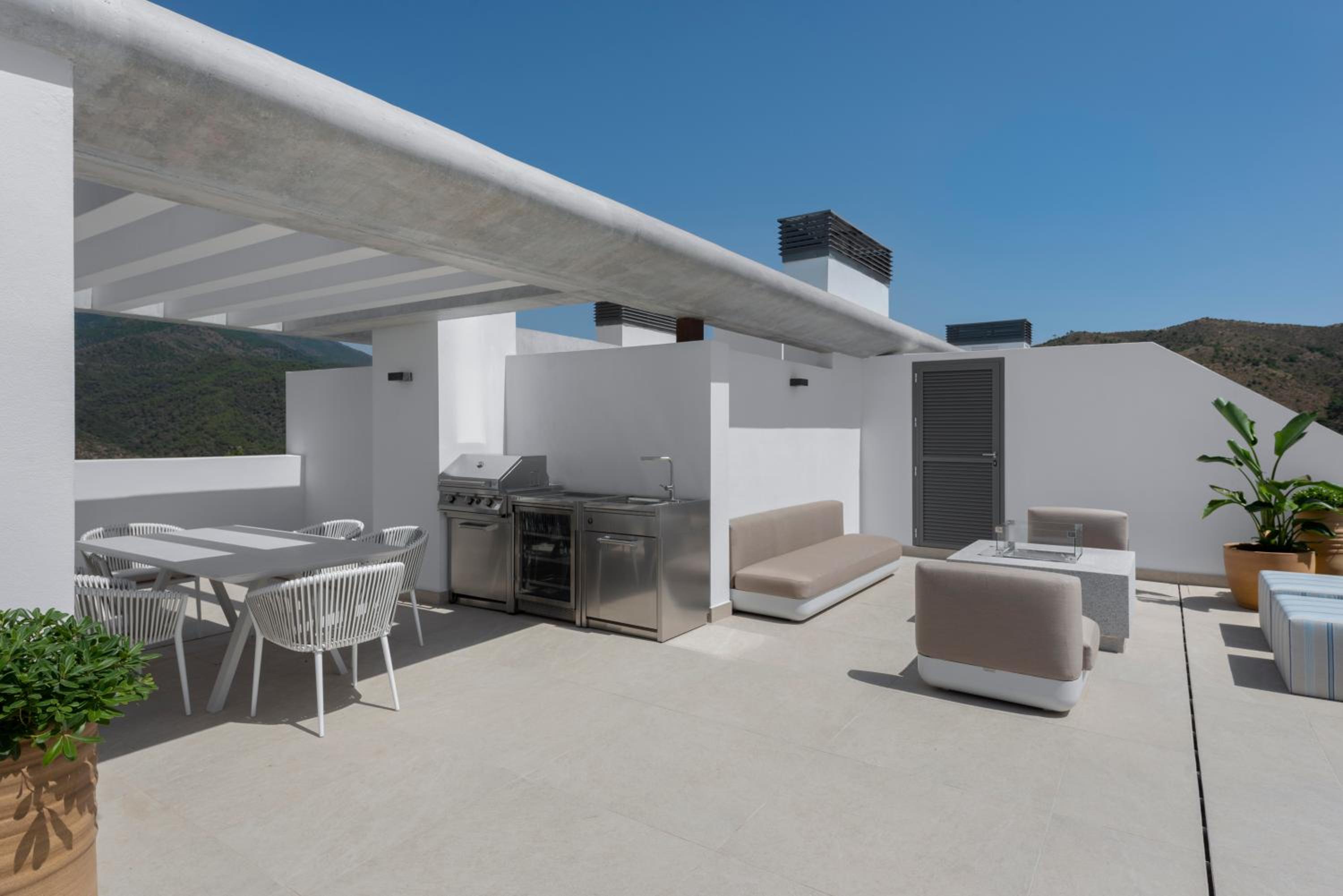 Marbella Quercus Penthouse - Rooftop Jacuzzi