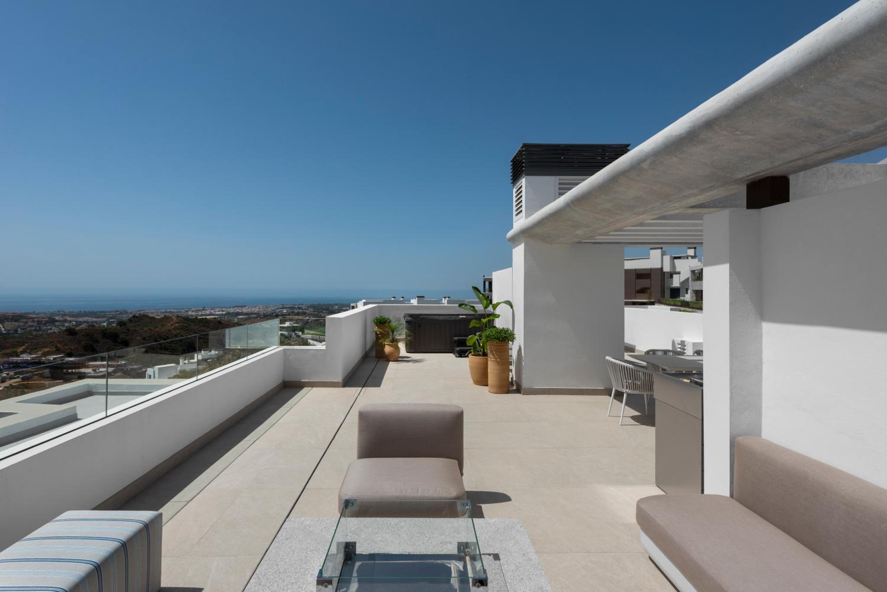 Marbella Quercus Penthouse - Rooftop Jacuzzi