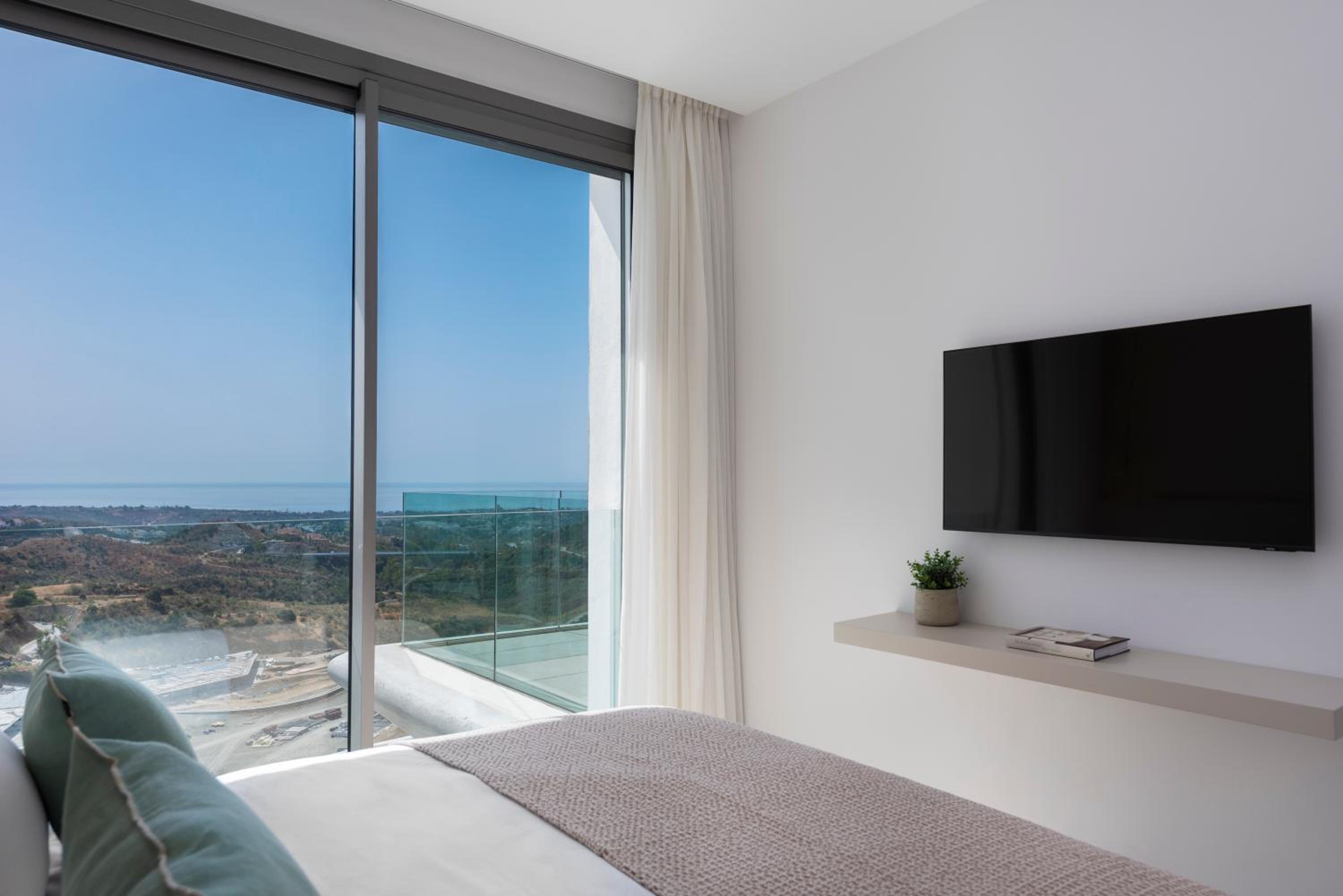 Marbella Quercus Penthouse - Rooftop Jacuzzi