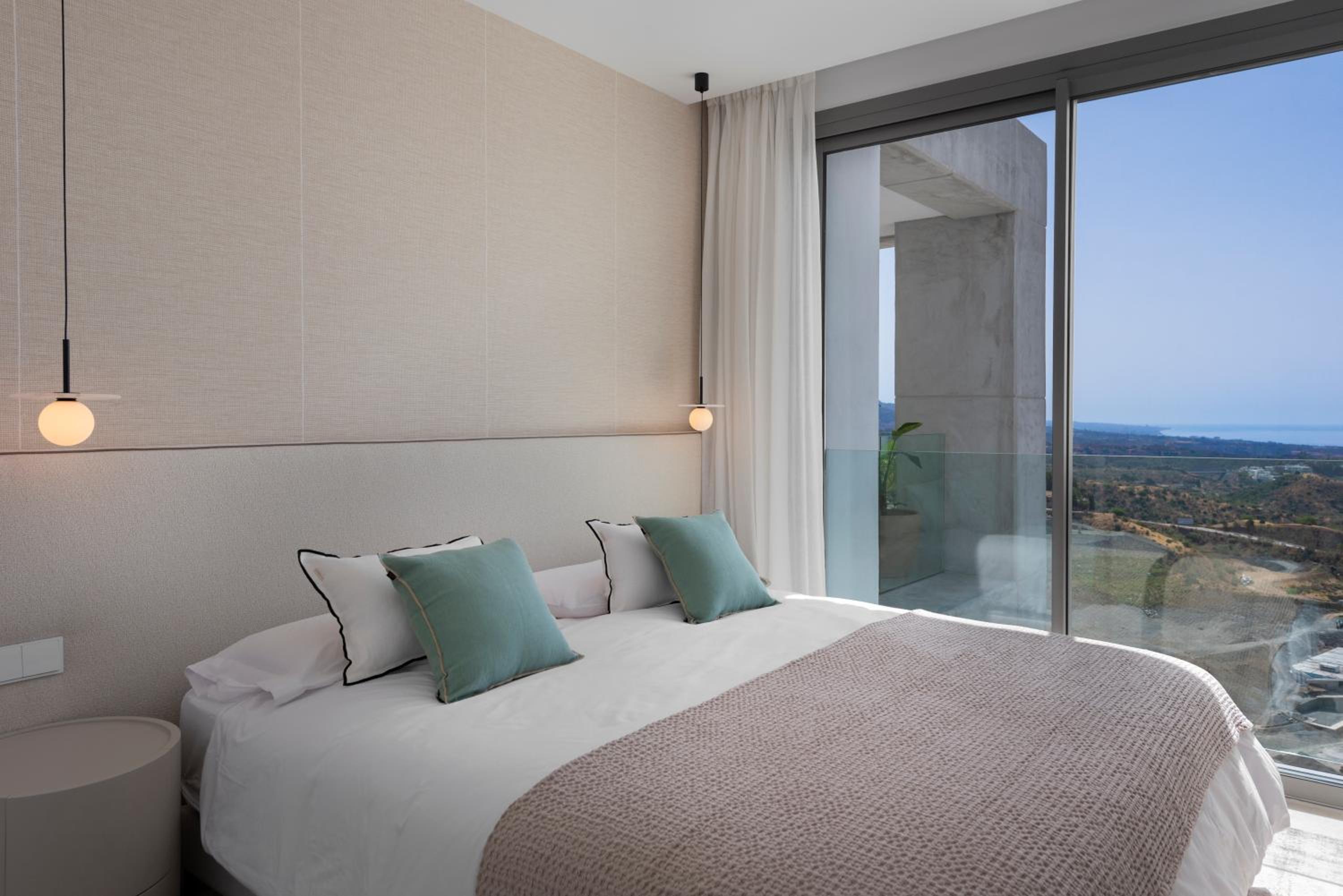 Marbella Quercus Penthouse - Rooftop Jacuzzi
