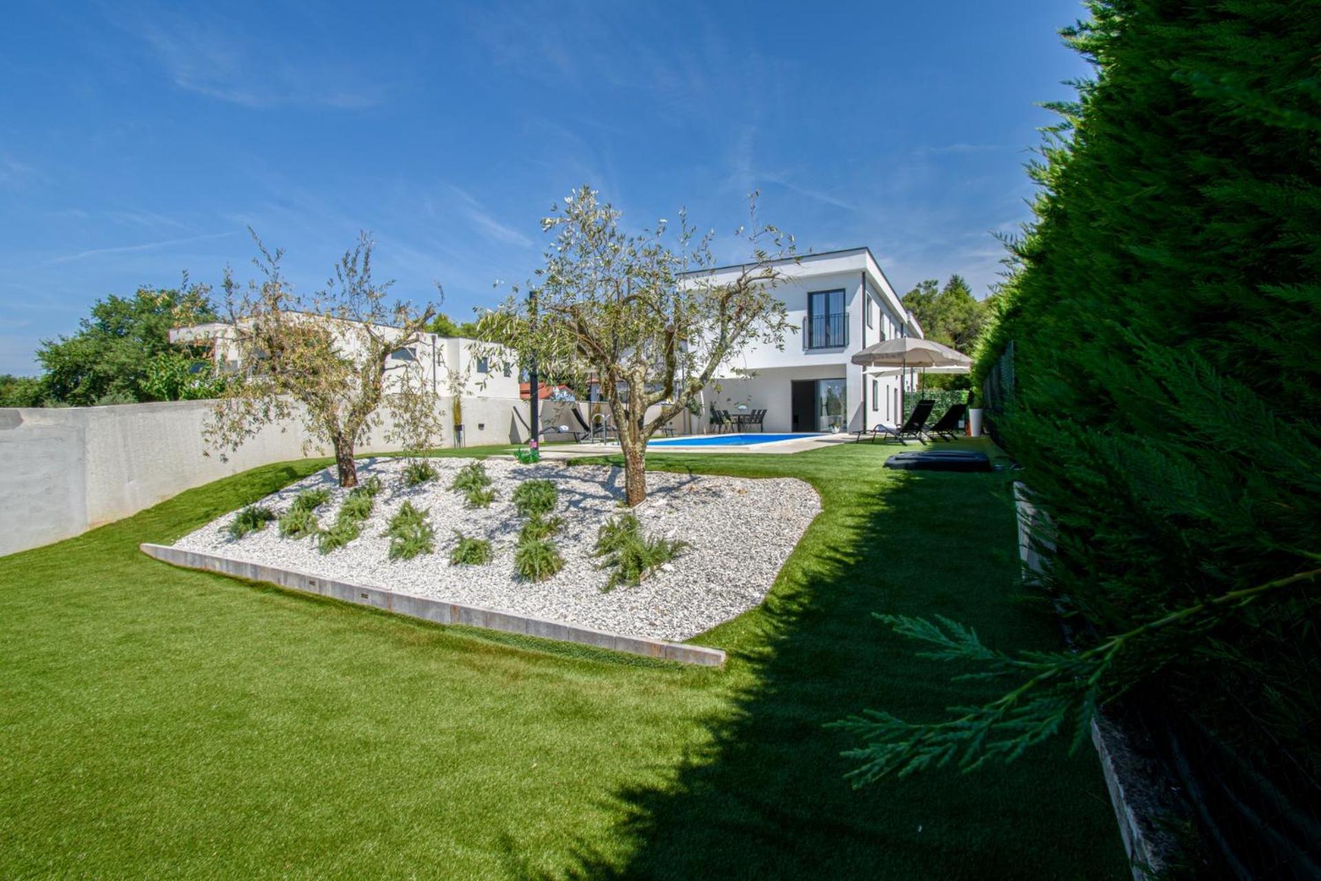 Modern Villa Angelina in Poreč - by Istrabook view 4