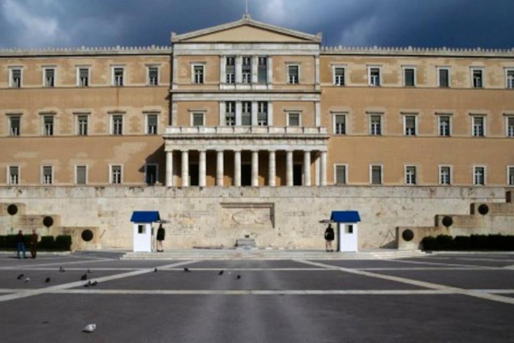 Central 2BR Apt, 2min Walk to Acropolis & Plaka