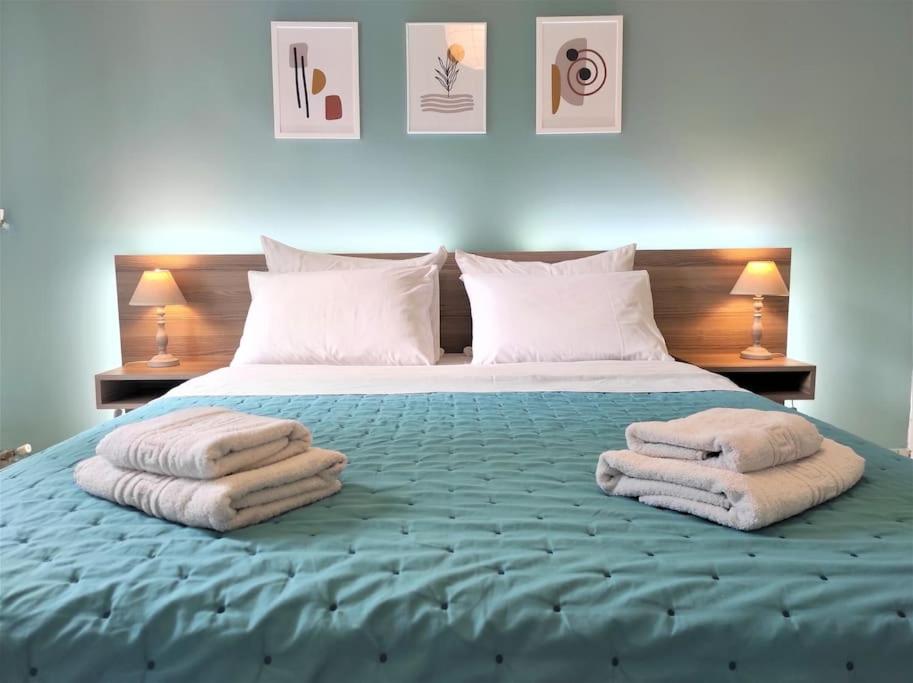 Central 2BR Apt, 2min Walk to Acropolis & Plaka