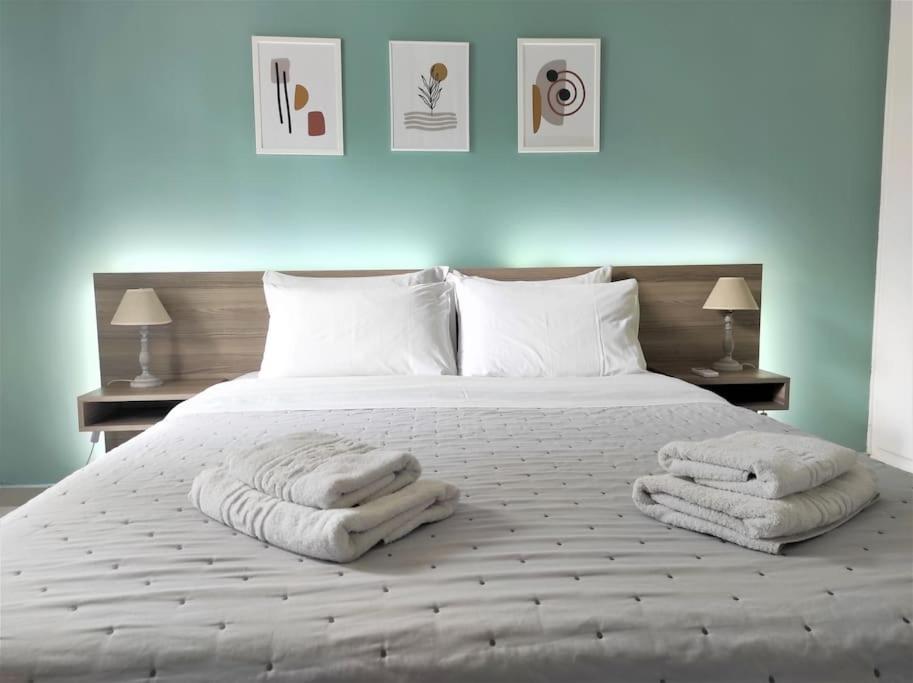 Central 2BR Apt, 2min Walk to Acropolis & Plaka
