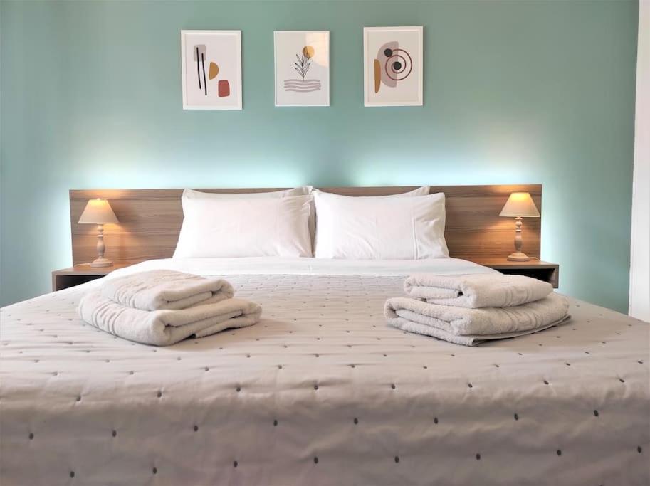 Central 2BR Apt, 2min Walk to Acropolis & Plaka