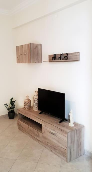 Central 2BR Apt, 2min Walk to Acropolis & Plaka