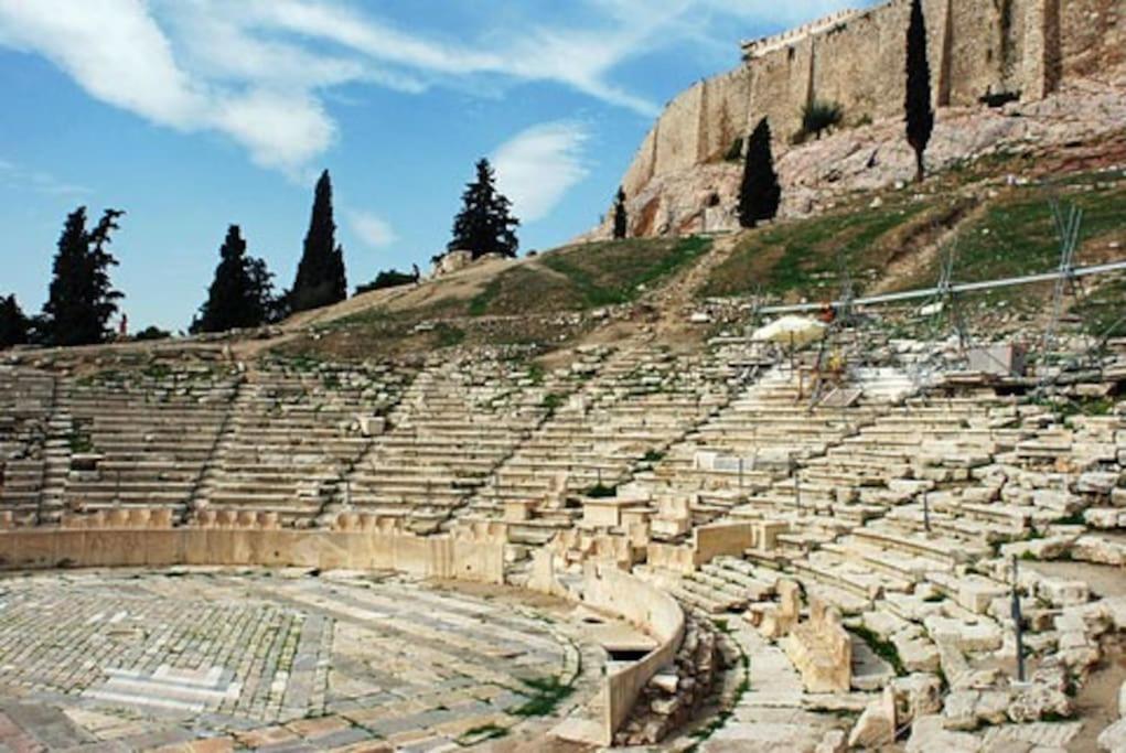 Central 2BR Apt, 2min Walk to Acropolis & Plaka