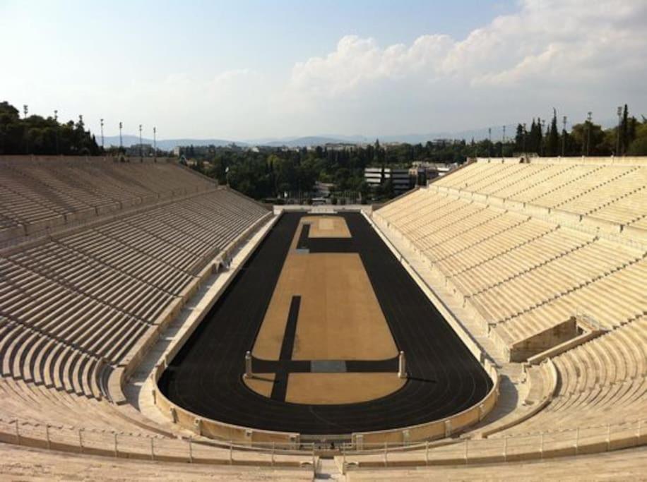 Central 2BR Apt, 2min Walk to Acropolis & Plaka