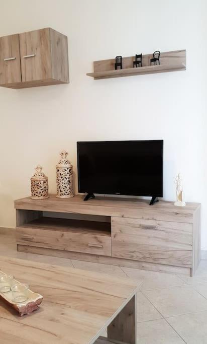 Central 2BR Apt, 2min Walk to Acropolis & Plaka