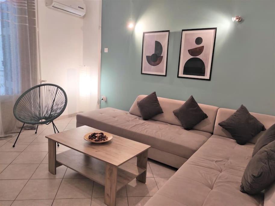 Central 2BR Apt, 2min Walk to Acropolis & Plaka