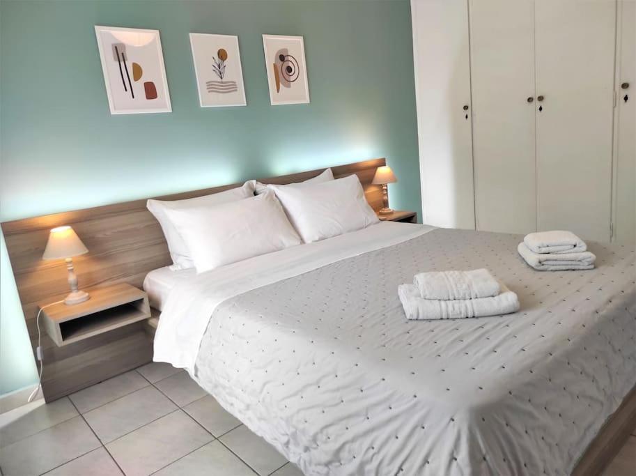 Central 2BR Apt, 2min Walk to Acropolis & Plaka
