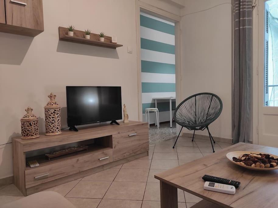 Central 2BR Apt, 2min Walk to Acropolis & Plaka