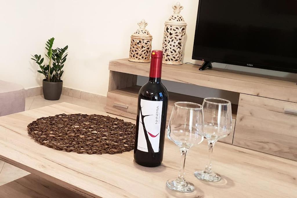 Central 2BR Apt, 2min Walk to Acropolis & Plaka