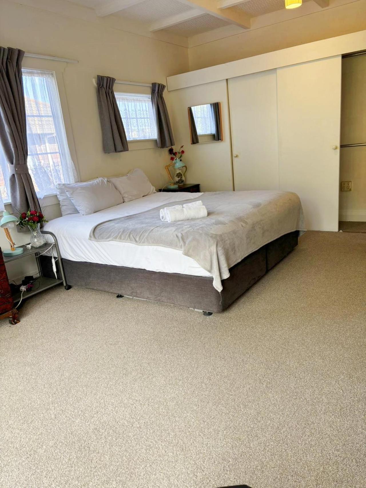 Black Friday Deal! St Helliers holiday house 5 min walk to the beach view 4