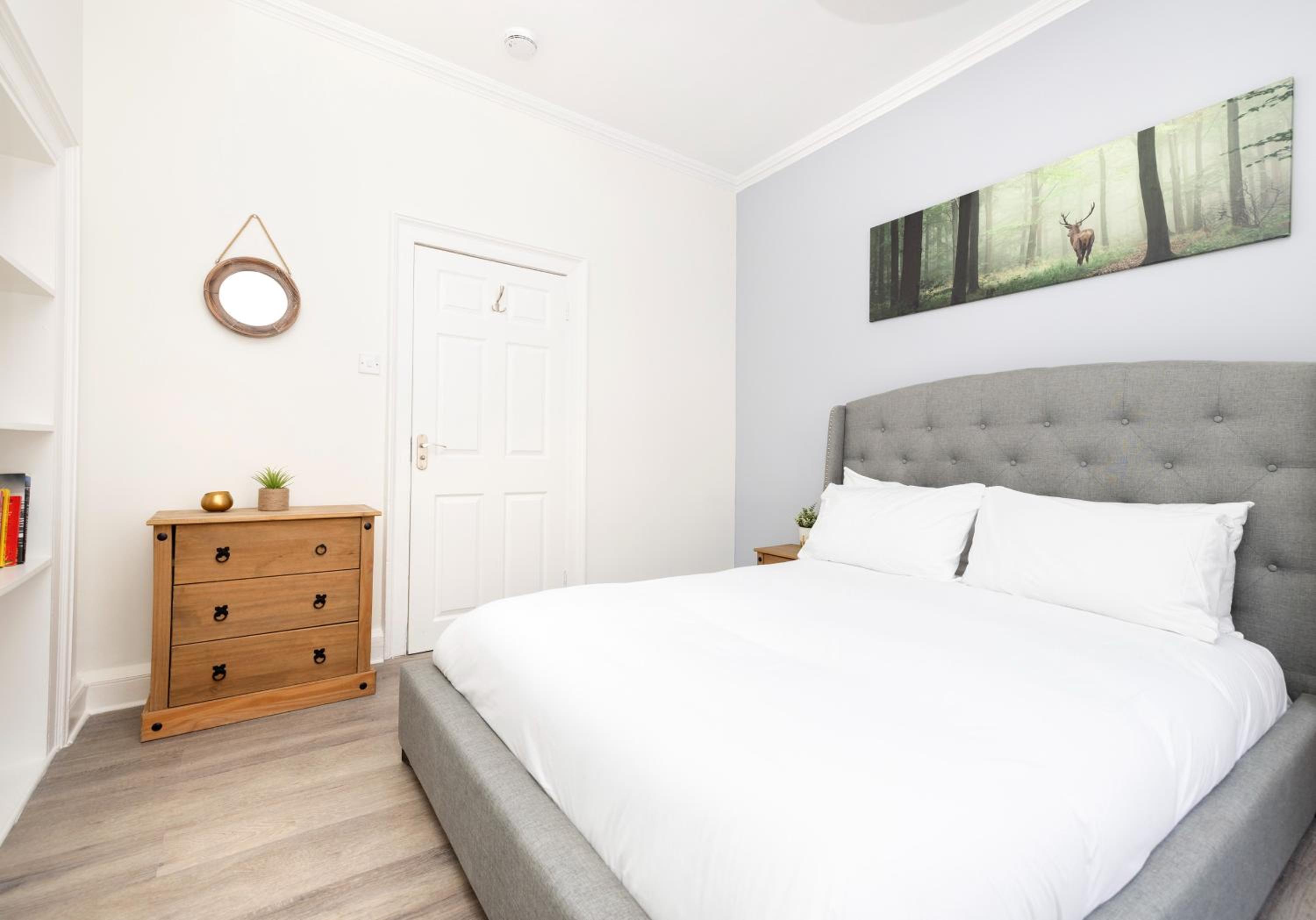 Argyl - Charming 2 Bedroom Apartment on Thistle Street