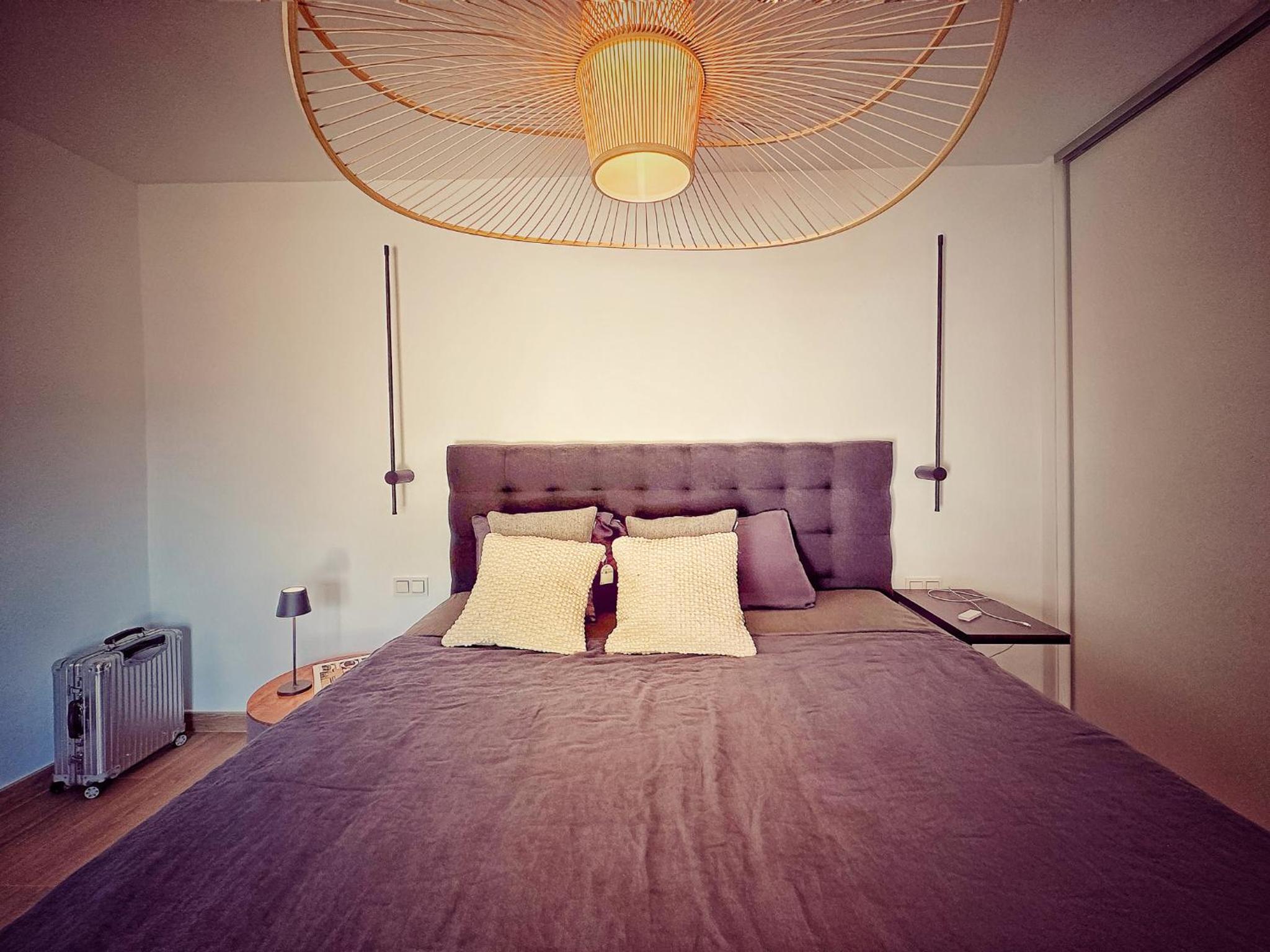 2 Bed Villa - Sleeps 4 - Hot Tub - Parking
