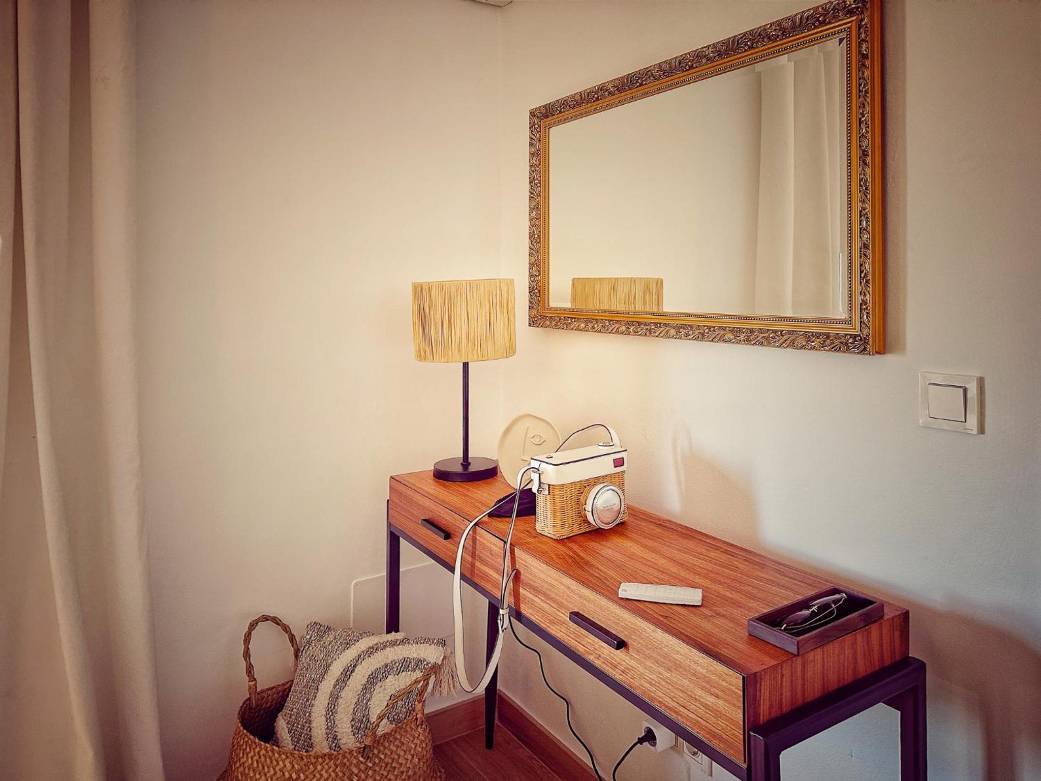 2 Bed Villa - Sleeps 4 - Hot Tub - Parking